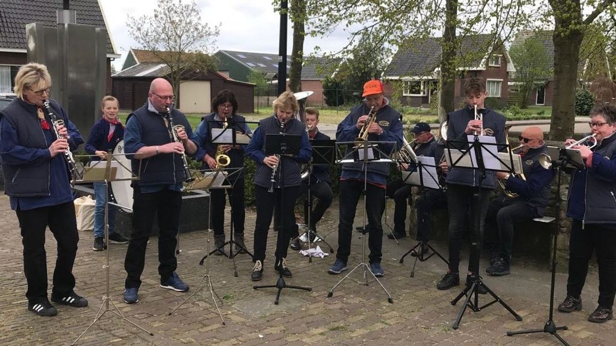 Erepenning voor muziekvereniging Amoroso uit Roswinkel