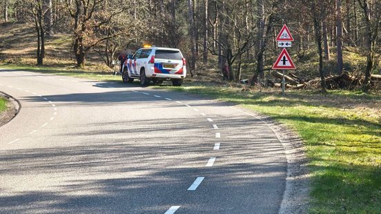 Motorrijder belandt in de berm