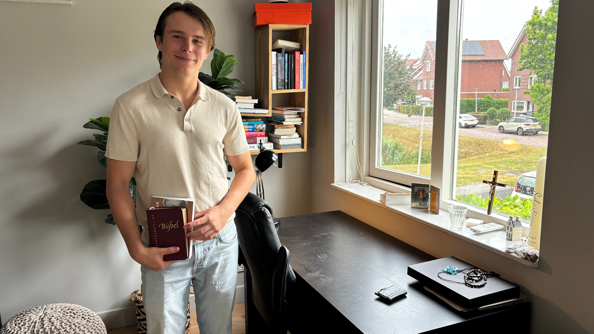 Sebastiaan Nachtegaal in zijn slaapkamer