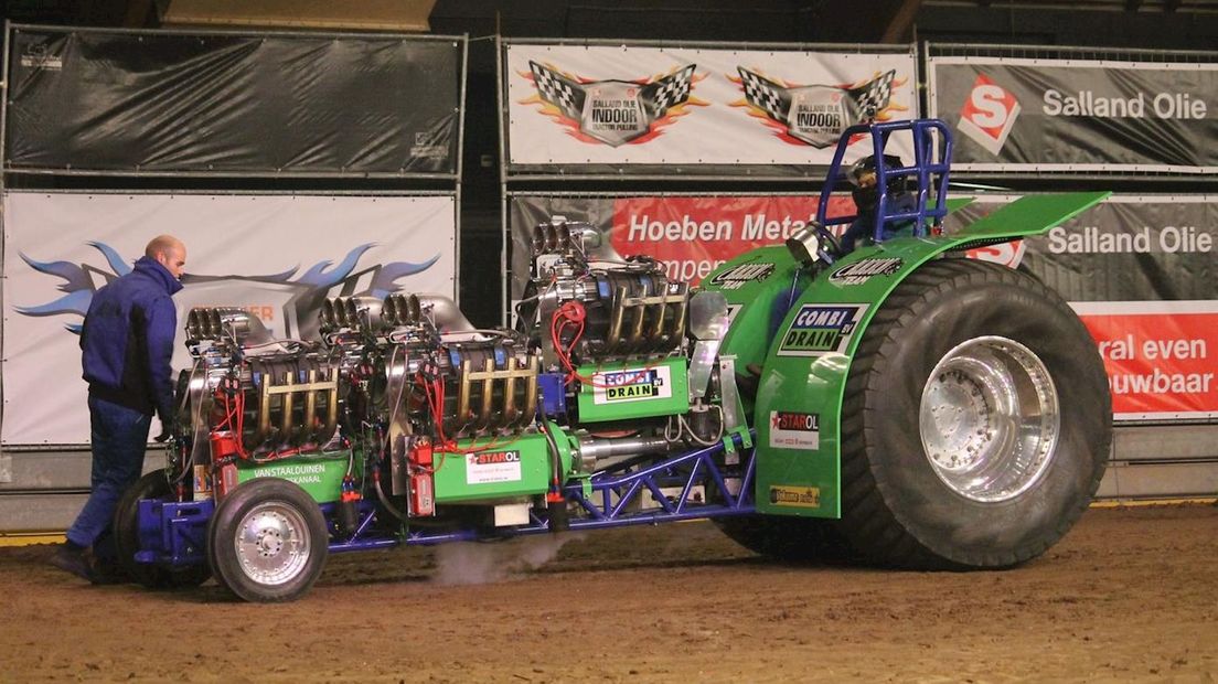 Ronkende motoren in de IJsselhallen