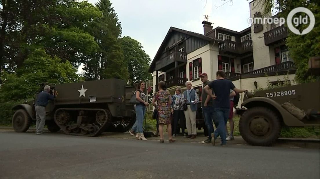 In Oosterbeek is zaterdagmiddag een spontane demonstratie gehouden tegen het plan om hotel Dreijeroord te slopen. Jeeps en andere legervoertuigen uit de Tweede Wereldoorlog verzamelden zich bij het hotel aan de Graaf van Rechterenweg en er werden flyers uitgedeeld om buurtbewoners te informeren over de plannen om het pand te slopen.