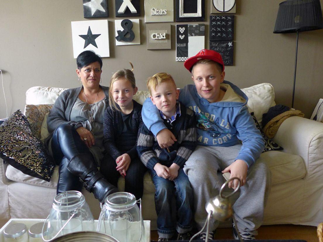 Suus van Dam met haar kinderen Luc, Josephine en Julio