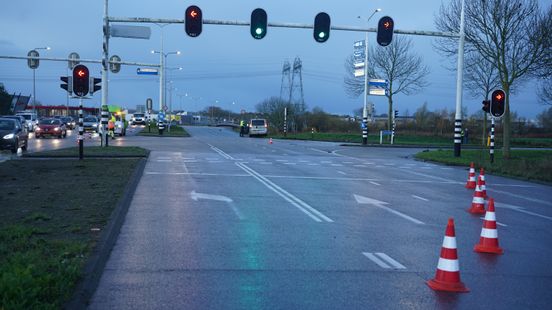 Fietser overleden na aanrijding met bestelbus in Zwolle. Fietser overleden na aanrijding met bestelbus in Zwolle.