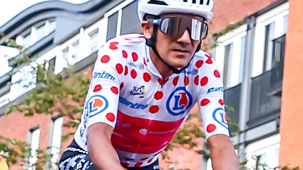 Carapaz wint in Surhuisterveen voor Pedersen en Mollema