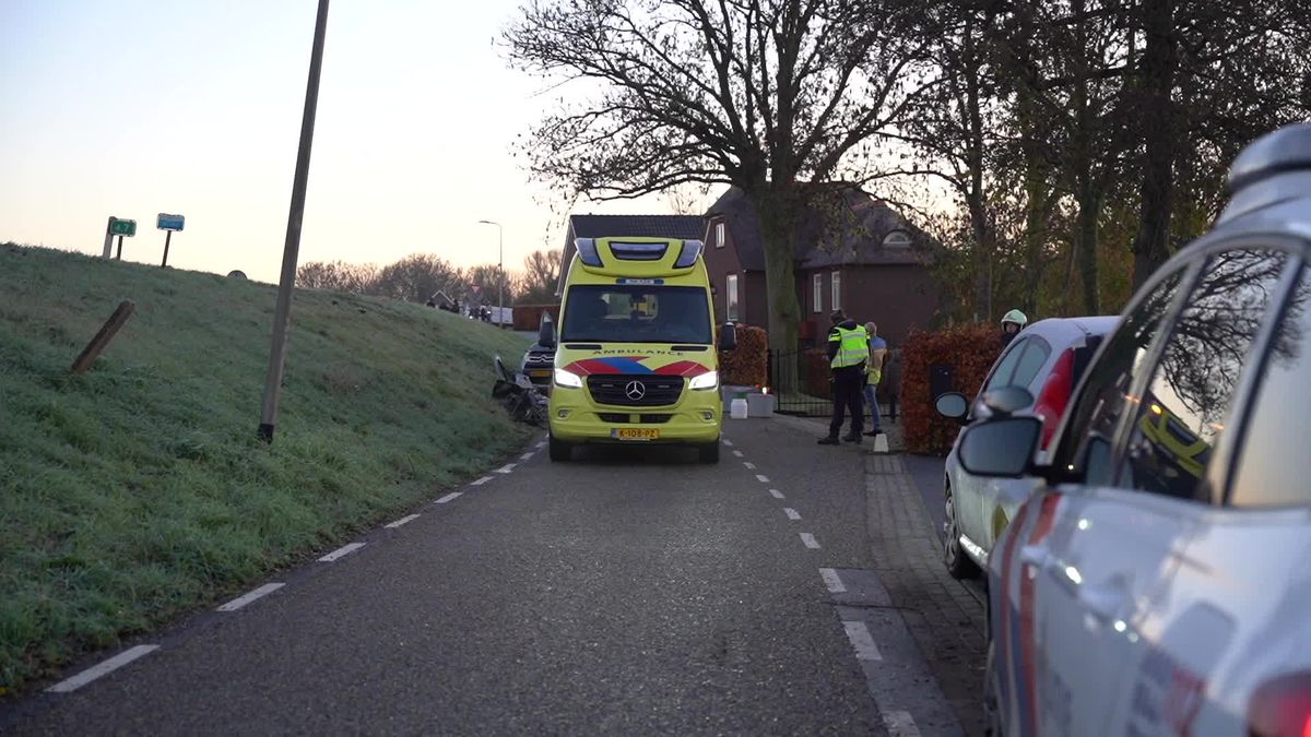 Ernstig ongeval tussen twee busjes op Kamperzeedijk bij Grafhorst.