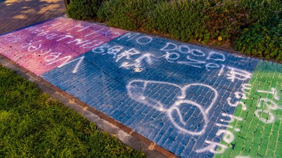 Homofobe teksten op regenboogpad Nijkerk geschreven: 'Dood jezelf'