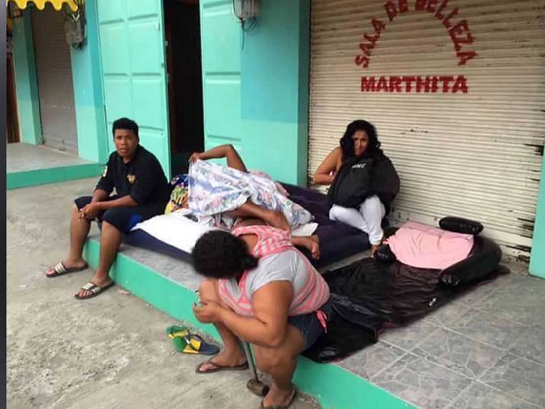 Mensen slapen op straat in Ecuador