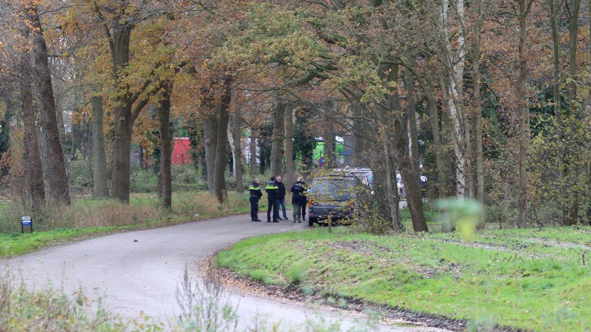 Lichaam gevonden in Saasveld, politie doet onderzoek