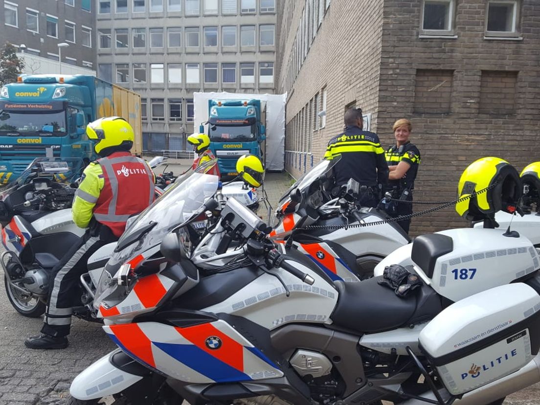 De politiemotoren staan klaar voor vertrek