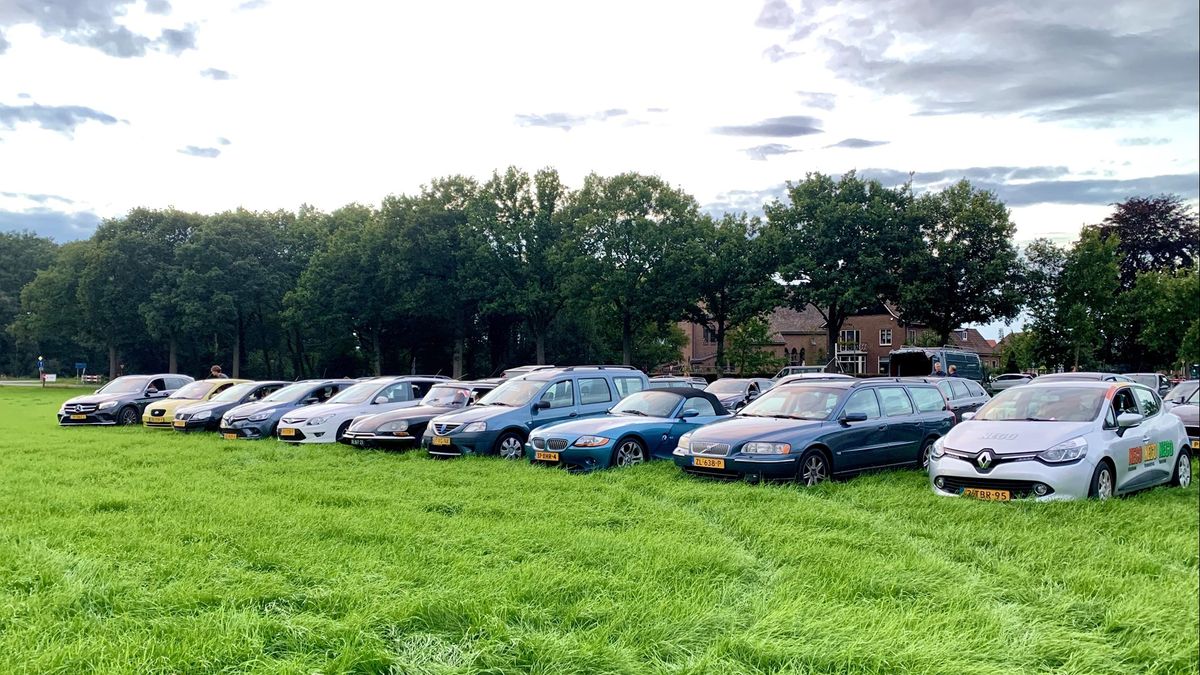 Expeditie Oost: Fleringen tovert feestweide om tot drive-in bioscoop
