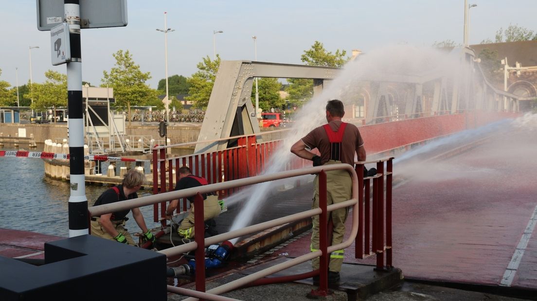 Stationsbrug Middelburg vast door de hitte