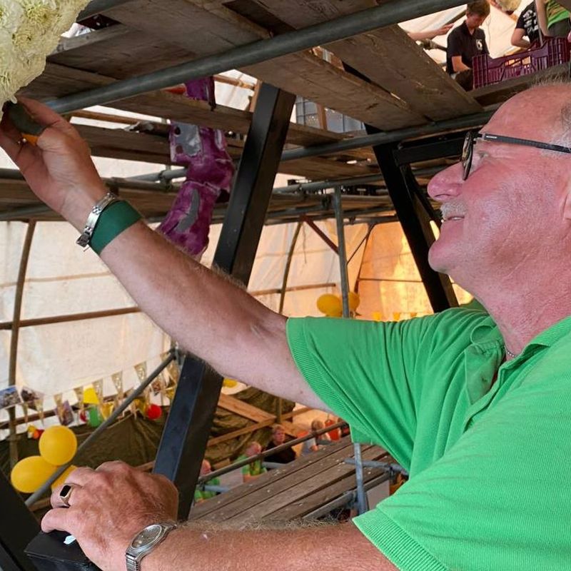 Jan Rook bouwt al 50 jaar aan de praalwagens van corso Sint ...