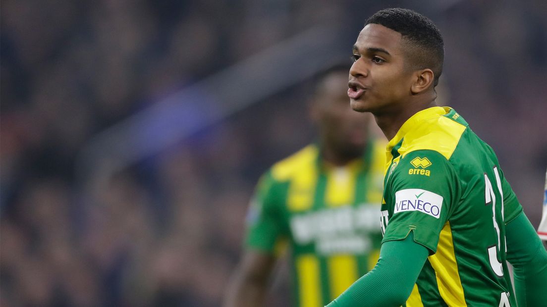 Hennos Asmelash in het shirt van ADO Den Haag