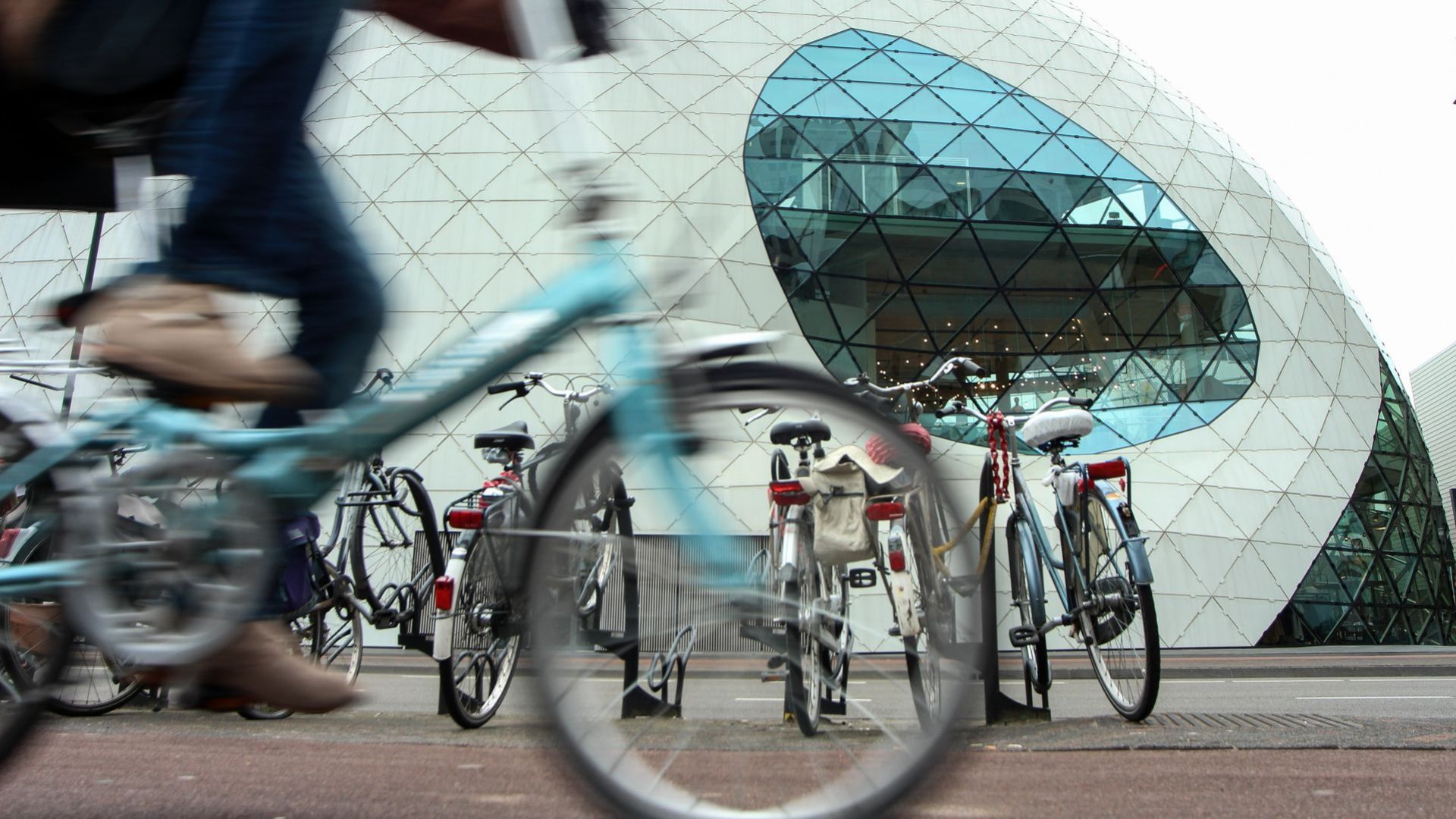 Winterswijk scoort hoog in Gelderland: steeds meer inwoners fietsen naar werk.