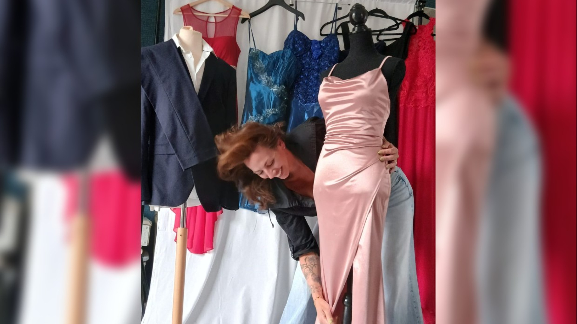 Anouk (46) zorgt voor galakleding en vervoer voor schoolgala: 'Ieder kind moet daar staan'