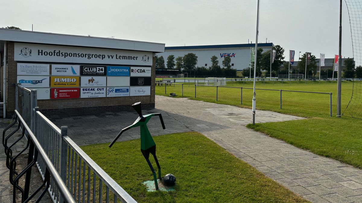 Streep door 360.000 euro voor voetbalclubs Lemmer na storing bij het ministerie