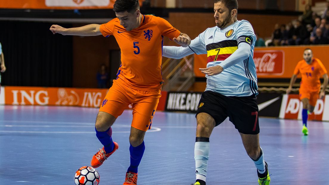 Saïd Bouzambou in actie voor Oranje tegen België in maart 2017.