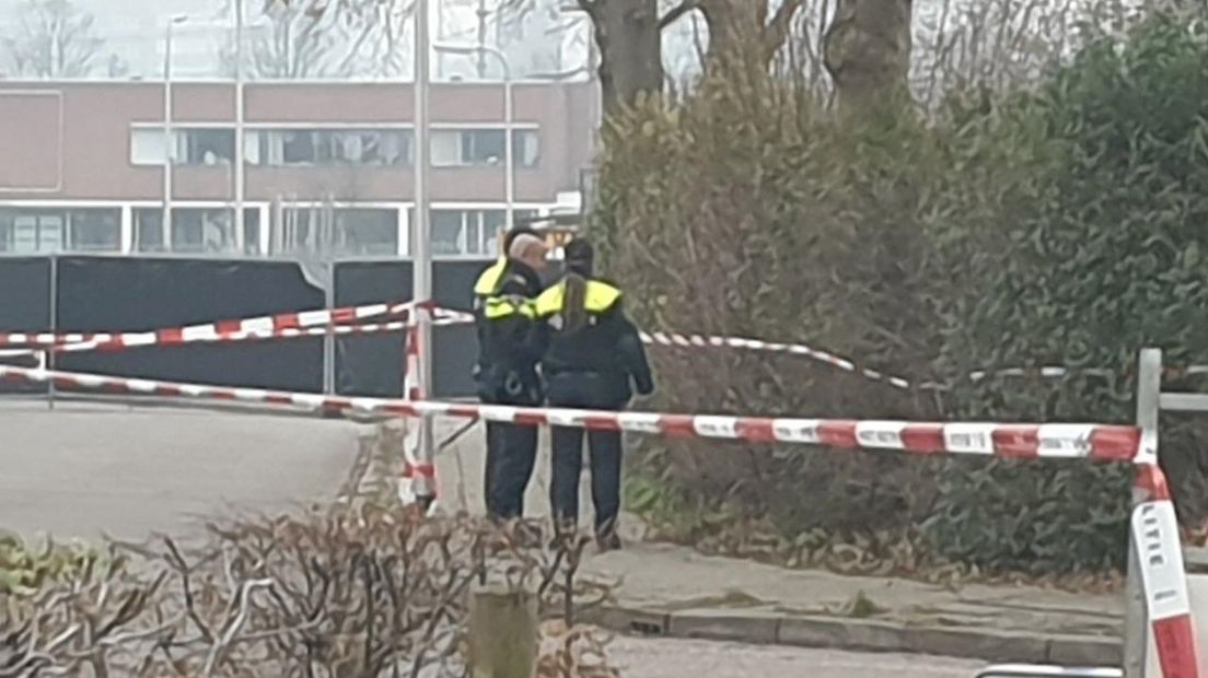 Politie zoekt in het afgezette gebied naar sporen