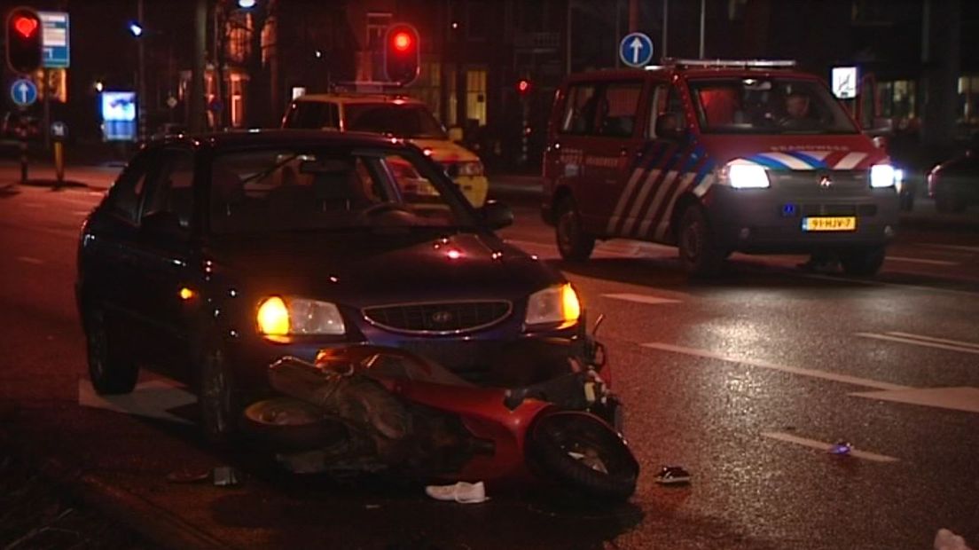 De rechtszaak tegen de twee mannen in het Nijmeegse scooterdrama loopt vertraging op. Het gerechtshof in Den Bosch kan de zaak woensdag slechts gedeeltelijk behandelen omdat een van de verdachten op een bruiloft in het buitenland is.