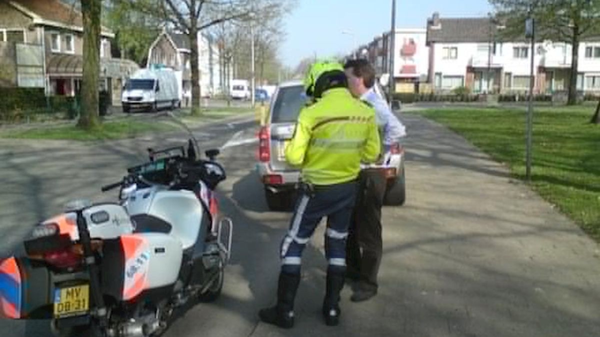 Grote politiecontrole in Oldenzaalse wijk