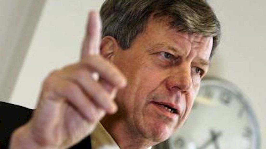 Minister Opstelten