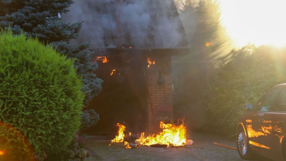Garagebrand in Losser overgeslagen op woning