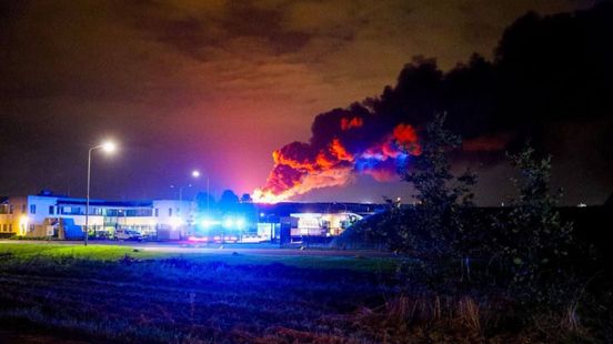Grote brand afvalbedrijf • mensen knel bij ernstig ongeval. Grote brand afvalbedrijf • mensen knel bij ernstig ongeval.
