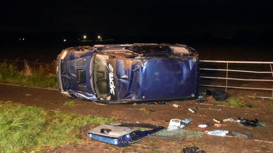 Bestuurder aangehouden na ongeval; politie vindt stroomstootwapen in de auto