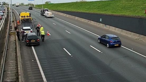 Lange file op snelweg door ongeluk bij tunnel. Lange file op snelweg door ongeluk bij tunnel.