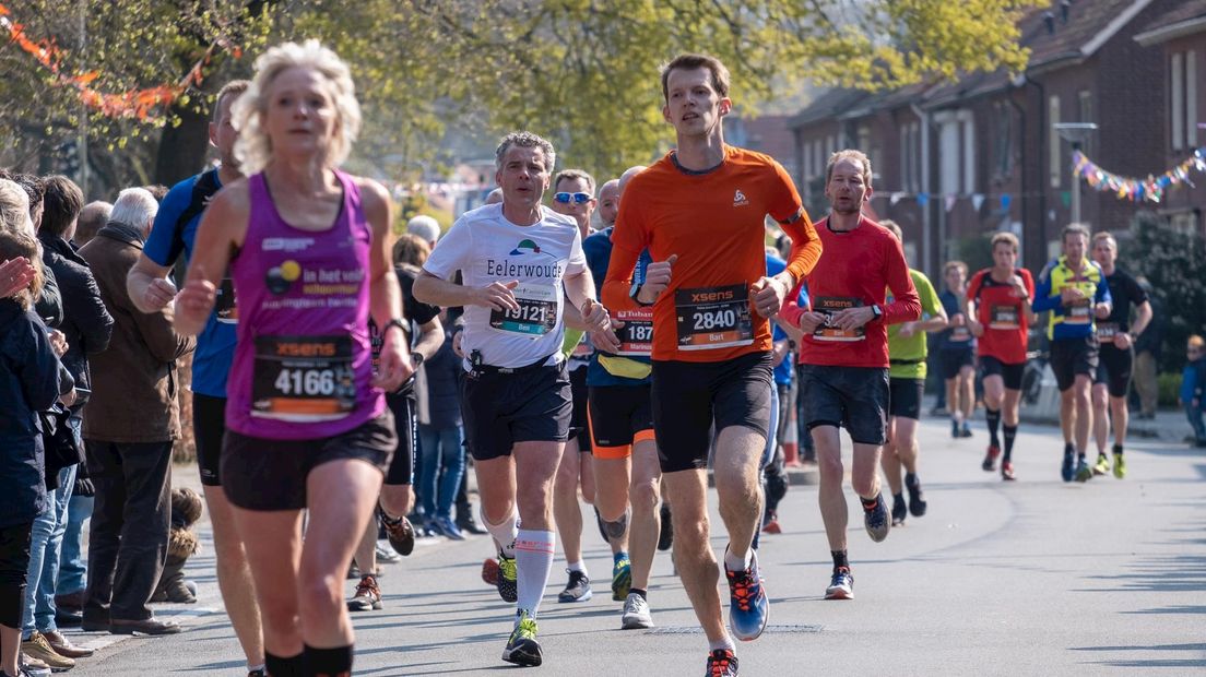 Volle straten tijdens de Enschede Marathon 2019