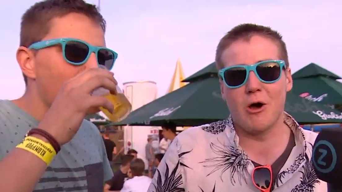 Een biertje met je maat op Klomppop