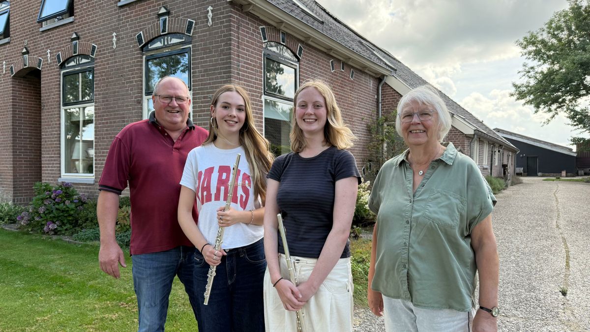 Twee Britse fluitisten verblijven in Grolloo bij familie Sijbring: 'Het is prachtig om te doen'