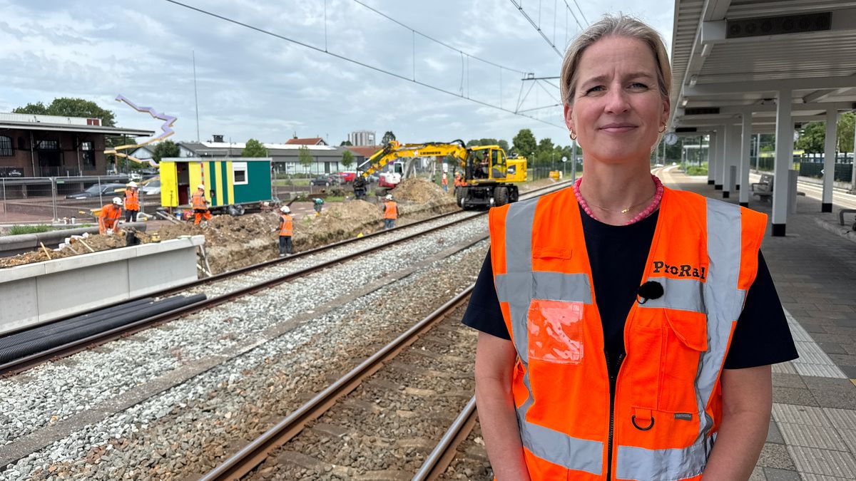 Spoorwerk op station Coevorden: 'Maar de winkel is gewoon open'