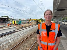 Spoorwerk op station Coevorden: 'Maar de winkel is gewoon open'