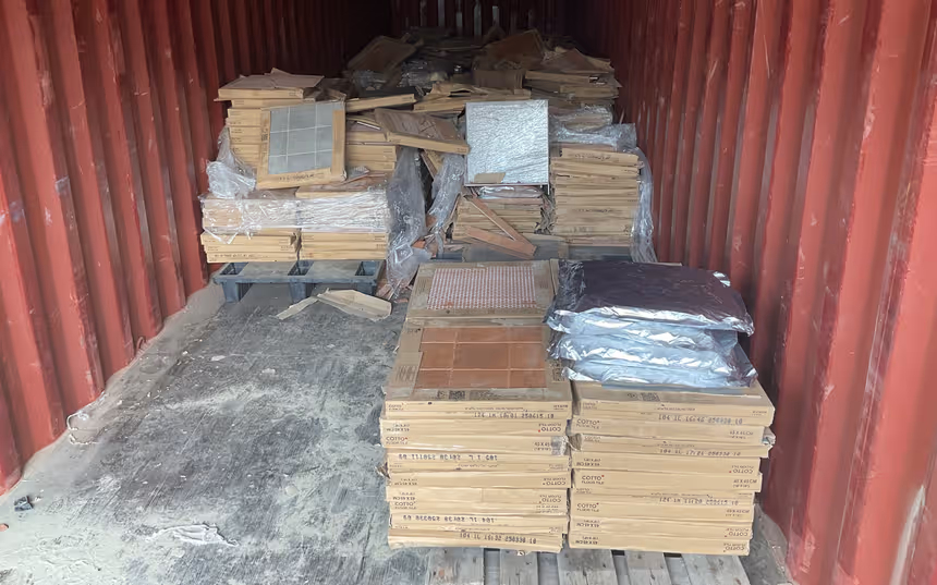 Medewerkers bedrijf Clinge vertrouwen overgekochte container niet, douane vindt 17 kilo cannabis
