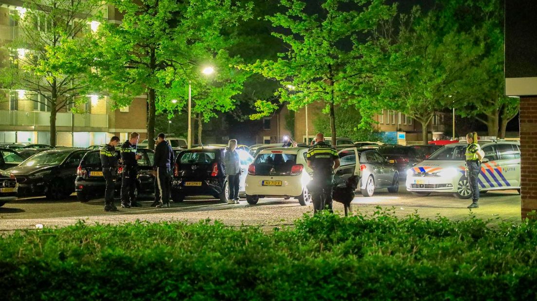 Onderzoek door de politie in de omgeving van de woning in Amersfoort.