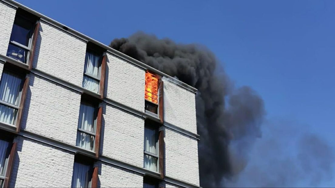 Uitslaande brand in appartementencomplex in Hengelo