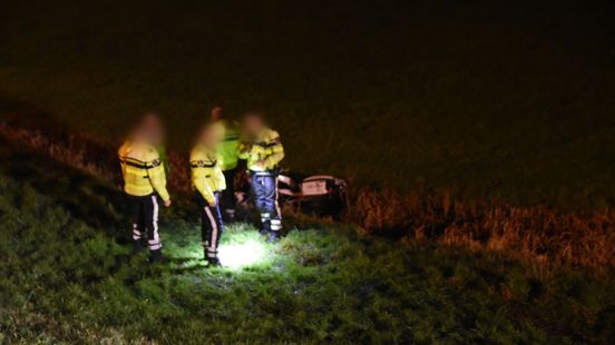 Politiemotoren rijden sloot in bij Baarlo Home