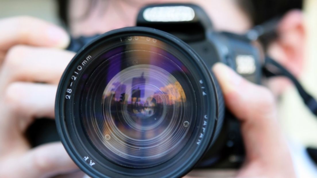 Fotograaf met professionele apparatuur, archieffoto