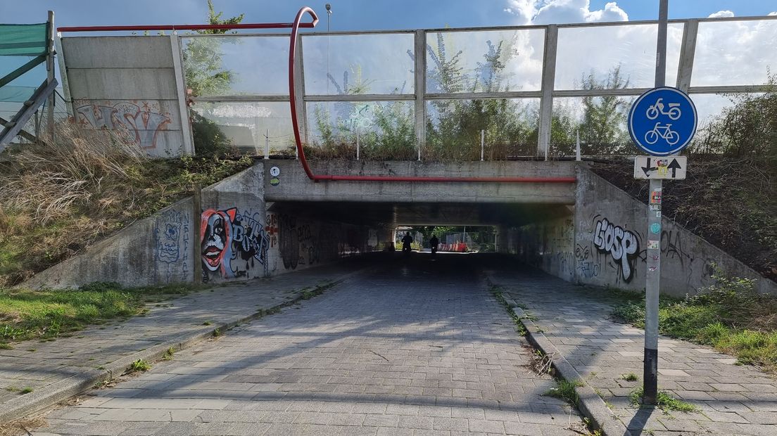 De fietstunnel bij openluchtzwembad De Papiermolen gaat twee jaar dicht