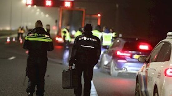 A27 bij knooppunt Eemnes weer vrij na ernstig ongeluk. A27 bij knooppunt Eemnes weer vrij na ernstig ongeluk.