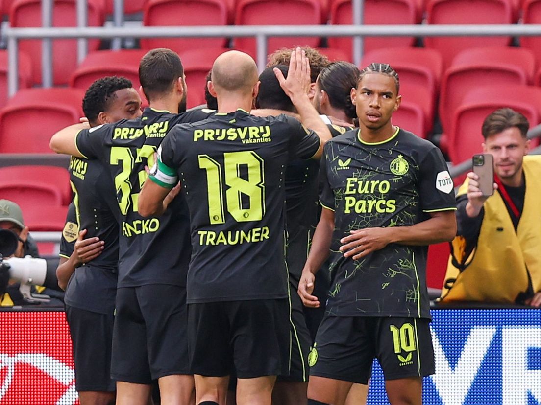 Feyenoord had ook in de lege Johan Cruijff ArenA geen enkele moeite met Ajax