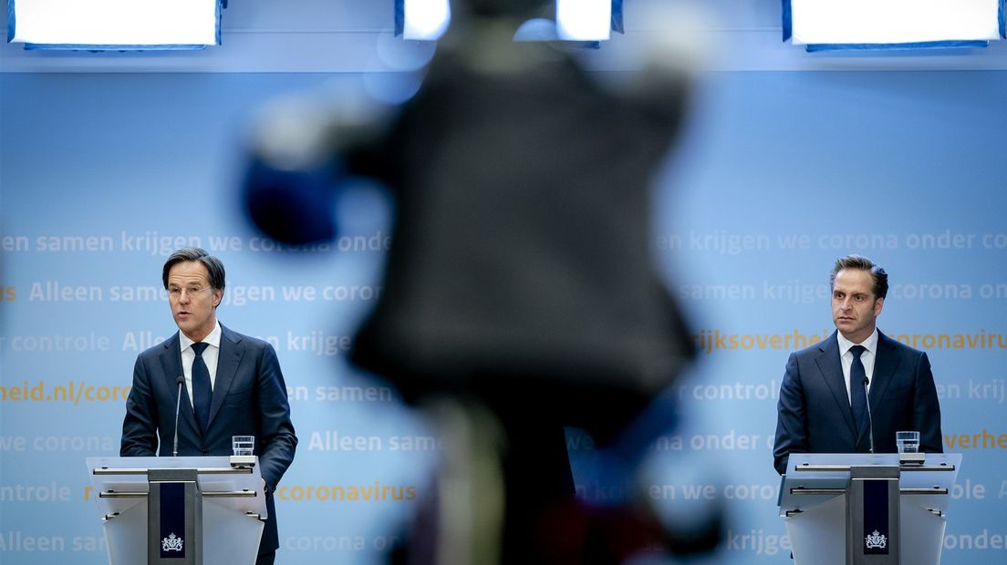 Premier Rutte en minister De Jonge maakte de extra maatregelen bekend in een persconferentie