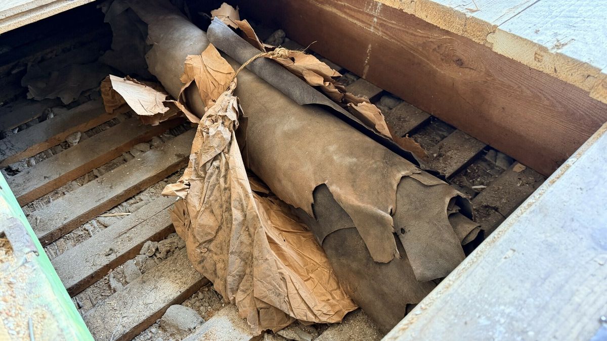 Hoe een verbouwing leidt tot een opmerkelijke vondst: 'Heeft 86 jaar onder de vloer gelegen zonder d