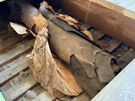 Hoe een verbouwing leidt tot een opmerkelijke vondst: 'Heeft 86 jaar onder de vloer gelegen zonder dat we het wisten'