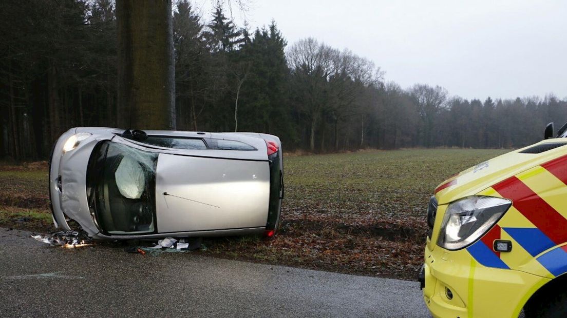 Auto maakte koprol