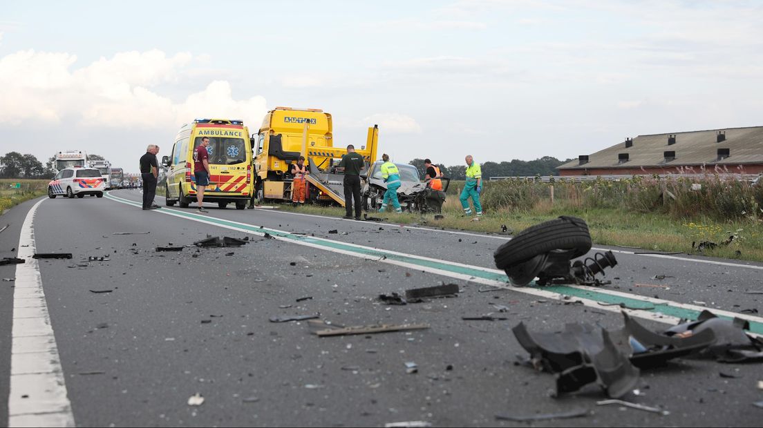 Brokstukken op de weg