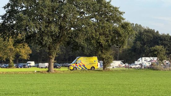 Ongeluk bij motorcross: deelnemer raakt gewond na val