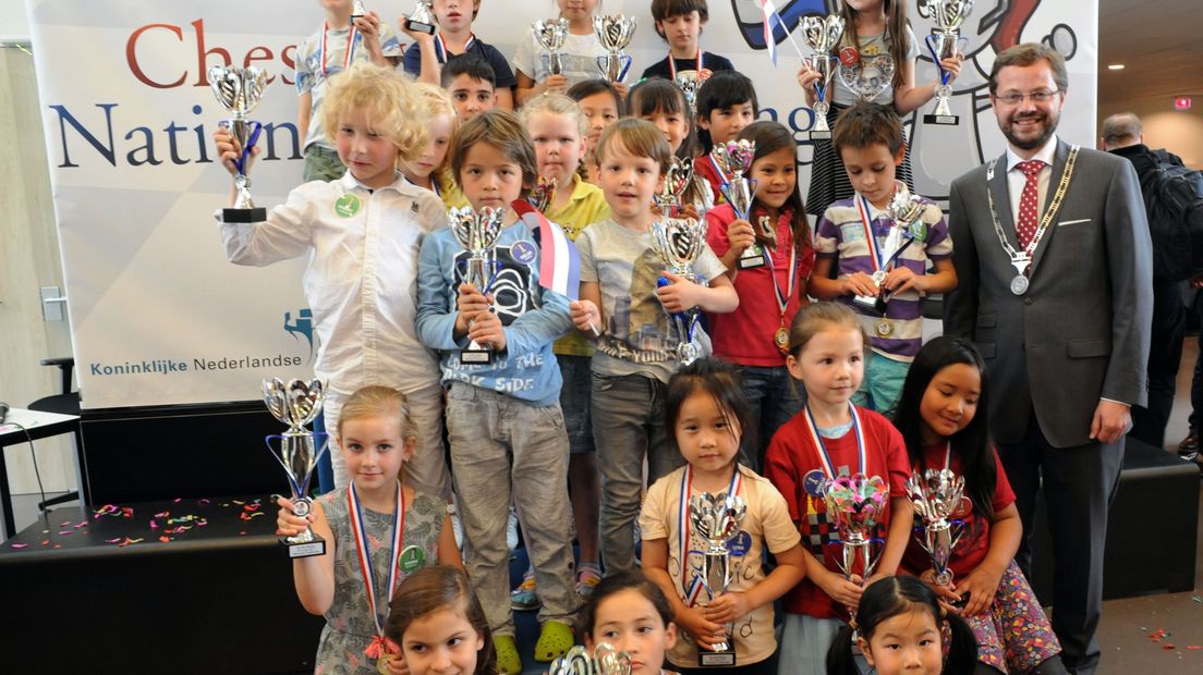 Op basisschool Bargerpaske in Winterswijk hebben ze er een kampioen bij. De 9-jarige Lauri Maris uit groep 6 werd afgelopen weekend Nederlands kampioen in de categorie tot en met 9 jaar.