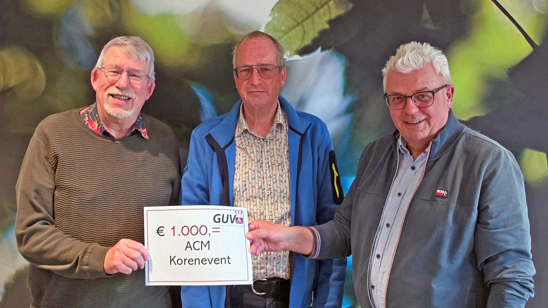 GUV Uitvaartzorg steunt jubileumevenement Aaltens Mannenkoor met 1.000 euro.